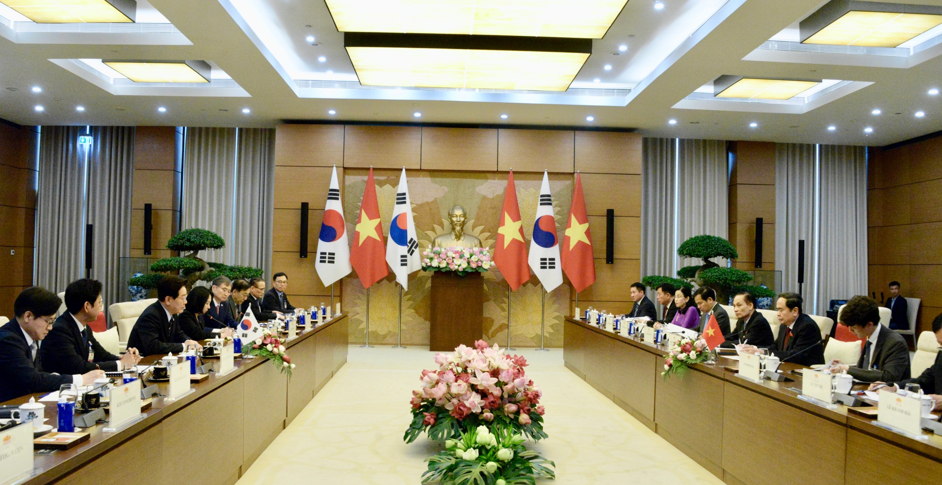 ສະພາແຫ່ງຊາດ ຫວຽດນາມ - ສ.ເກົາຫຼີ ປະກອບສ່ວນຢ່າງຕັ້ງໜ້າເຂົ້າໃນການປັບປຸງການພົວພັນຄູ່ຮ່ວມມືຍຸດທະສາດຢ່າງຮອບດ້ານ